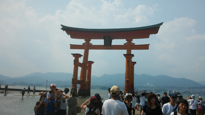 Itsukushima Miyajima torii portti Japani matka Hiroshima