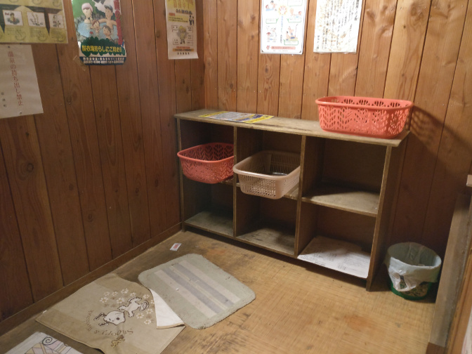 Kusatsu Communal Bathhouse Changing Room